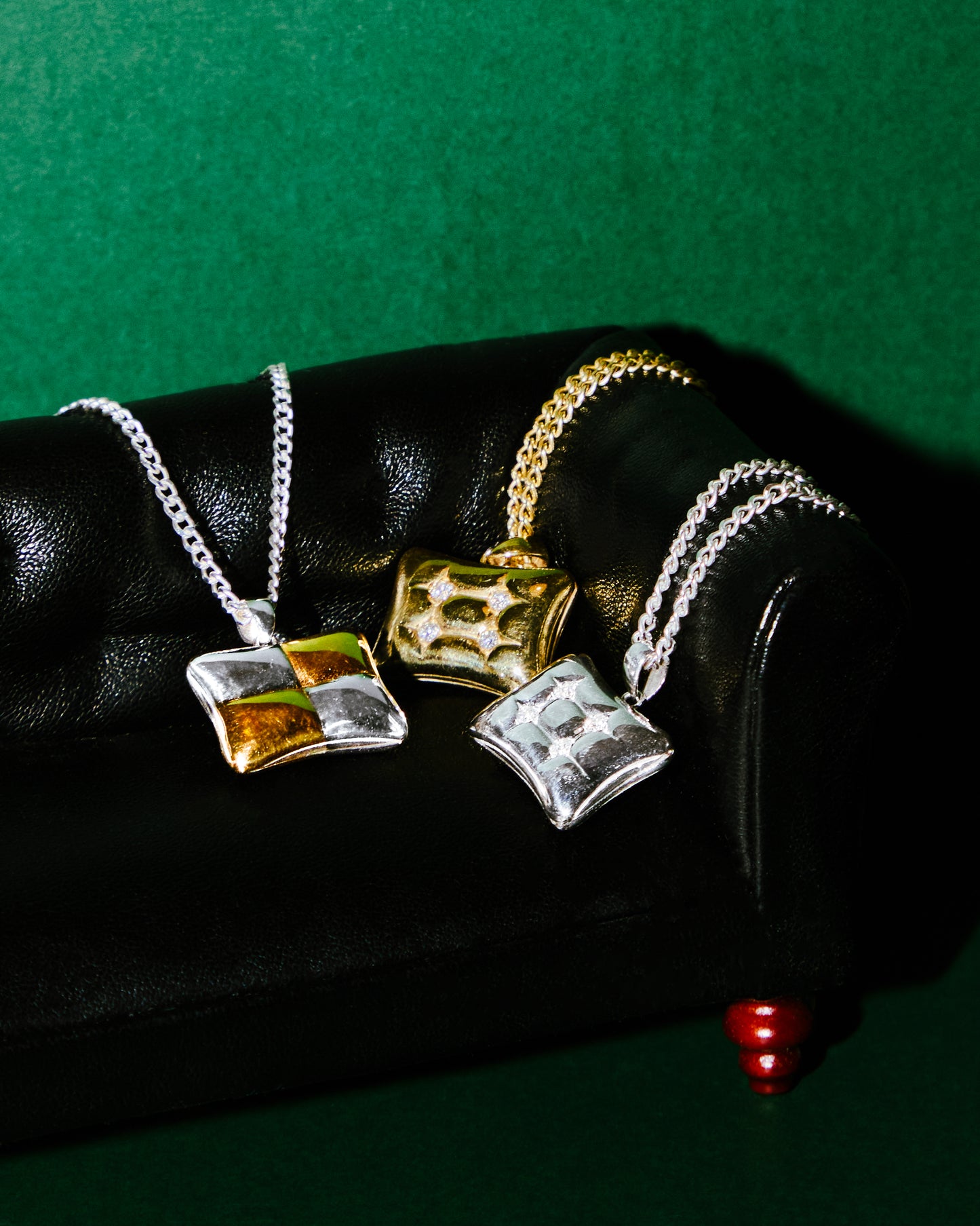 CUSHION NECKLACE W/STONE