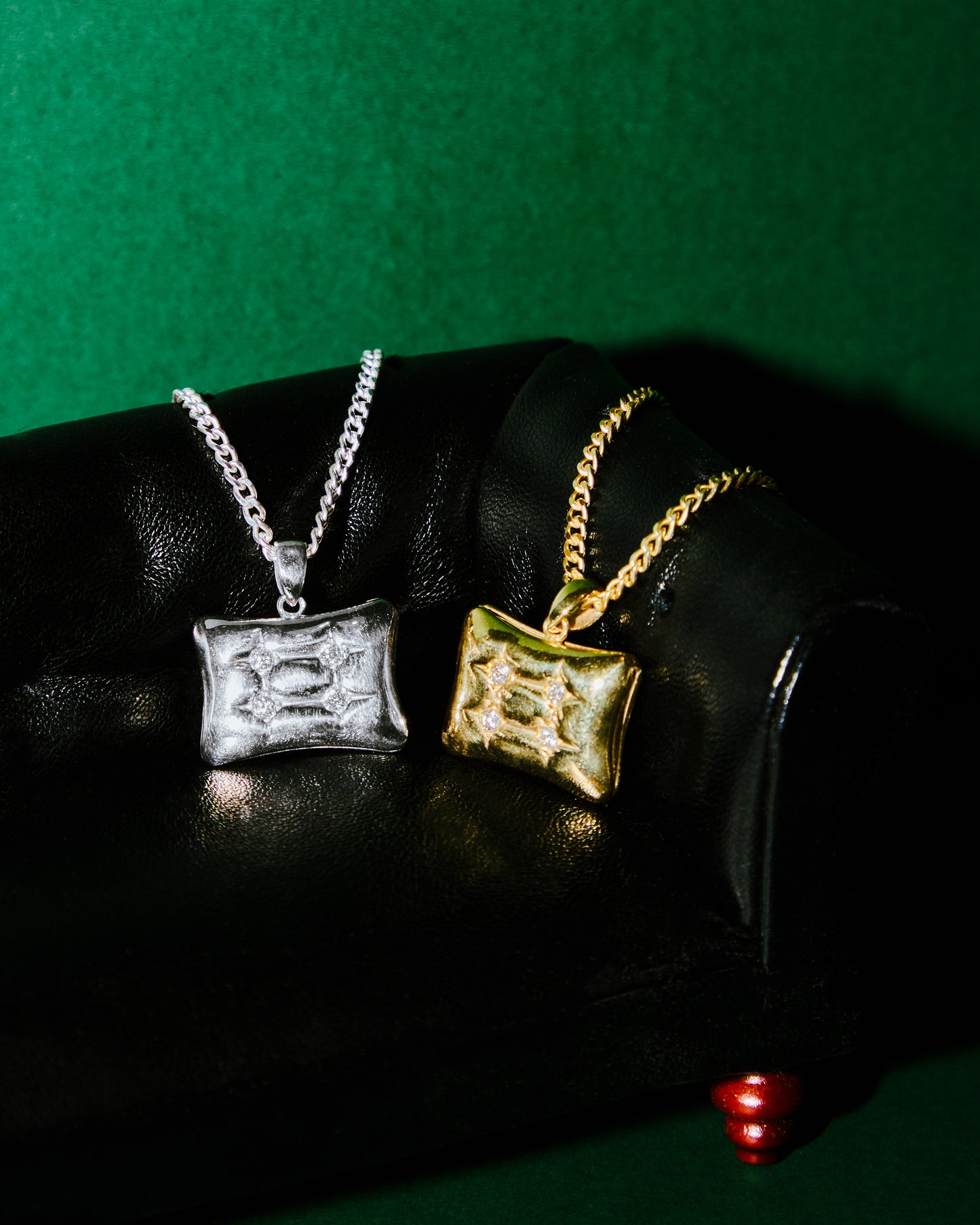 CUSHION NECKLACE W/STONE