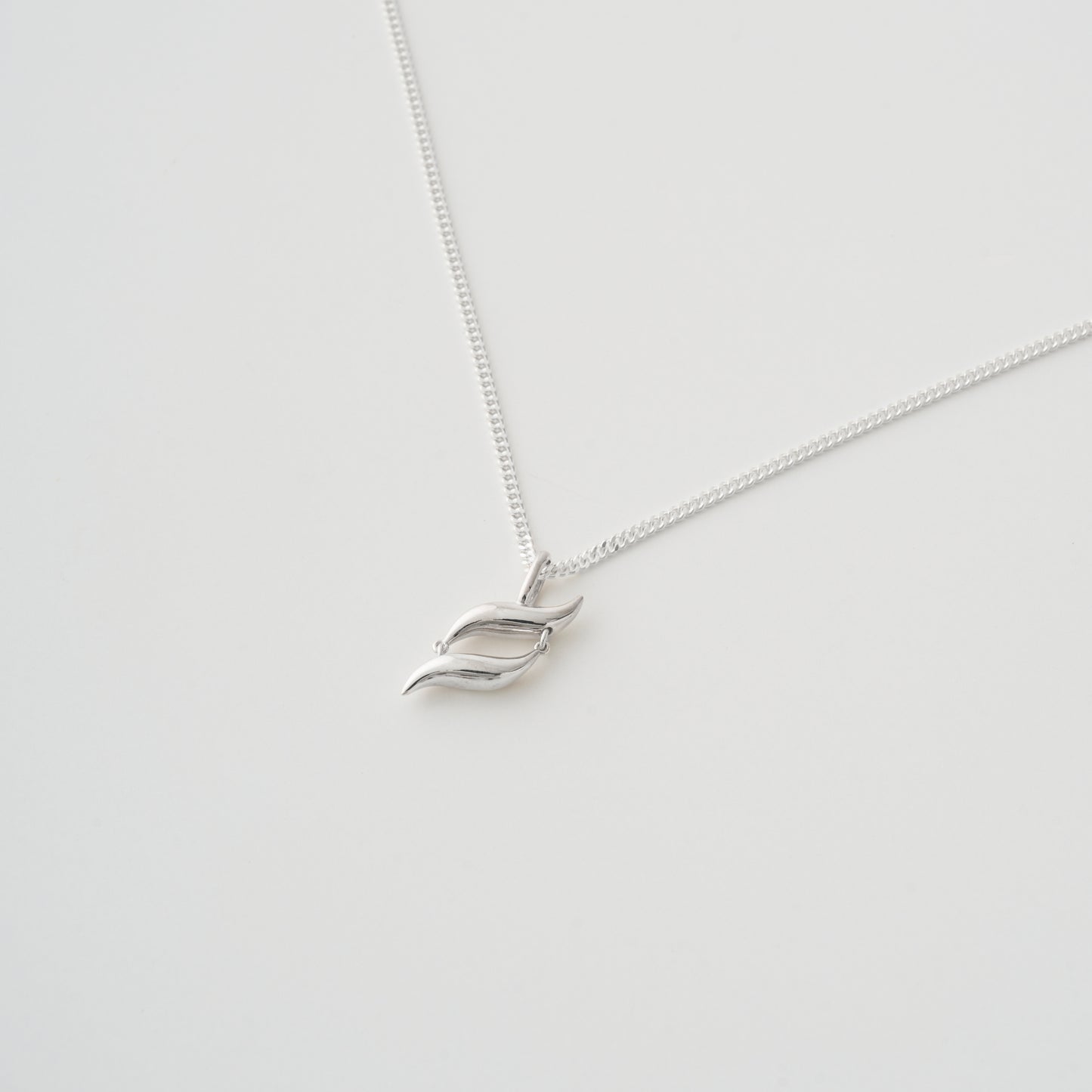 S LOGO SOFT NECKLACE